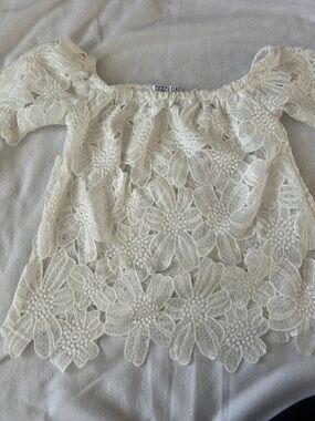 Dizzy Floral Lace Off-Shoulder Cream Top